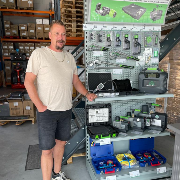 ADairco te Halsteren levert het totaal pakket voor installaties. Zij zijn nu ook dealer van Super Stars gereedschap!